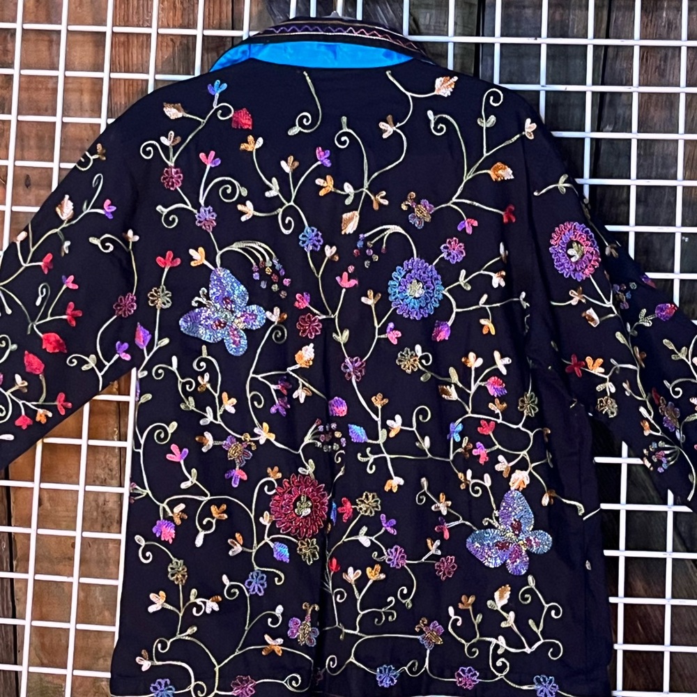 Colorful Floral Embroidered Women's Blazer - Picture 3 of 4